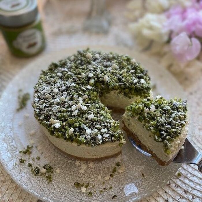 濃厚な香りと口溶け感がたまらないピスタチオチーズケーキ