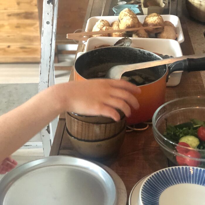 配膳をしてもらいます。