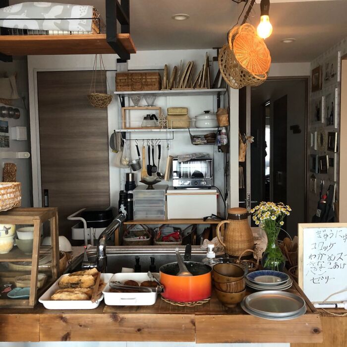 料理が準備できたら、配膳コーナーも再現しました。