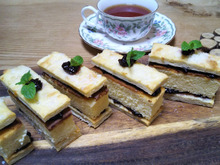 簡単!サクサクシュガーバターパイのカステラサンド♡チェリージャム