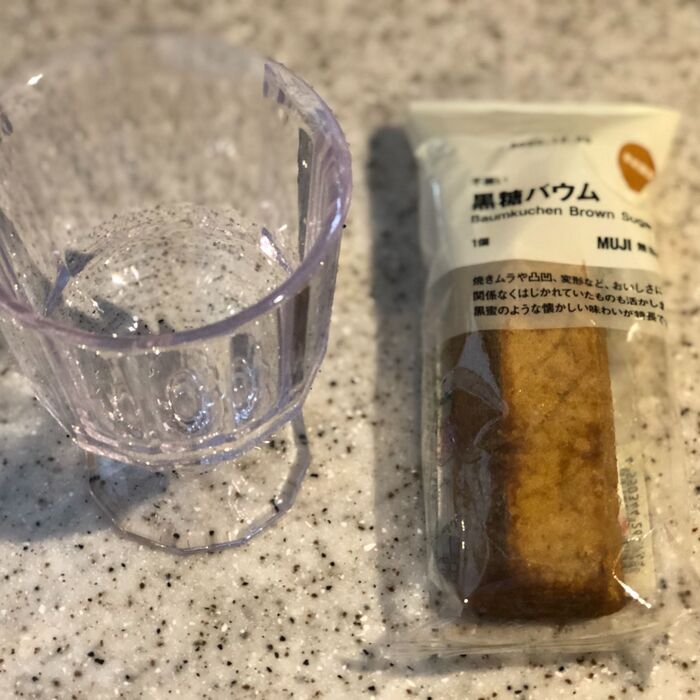 ちょっと高さのある器に材料を順番に入れていきます。