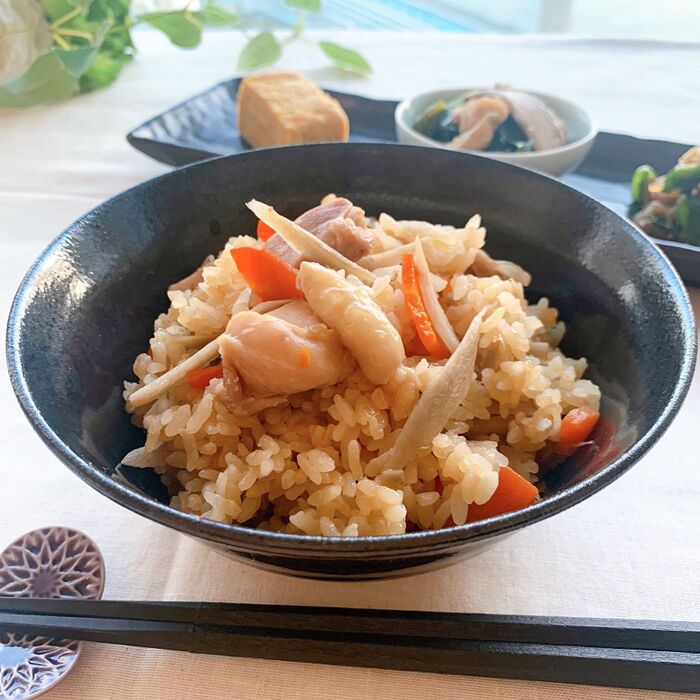 【麺つゆバターがたまらない~】鶏ごぼうの炊き込みご飯♪