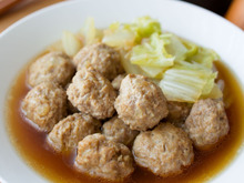 白菜とふんわり肉団子の煮込み。【ふんわり肉団子の秘密は、絹ごし豆腐!】
