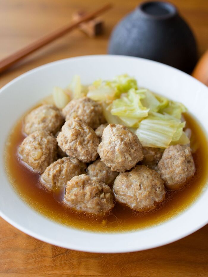 白菜とふんわり肉団子の煮込み。【ふんわり肉団子の秘密は、絹ごし豆腐!】
