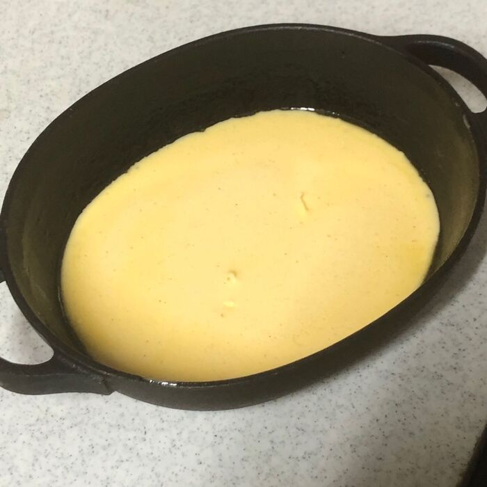 器に流して焼いていく。