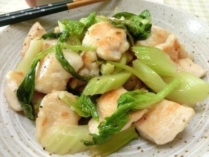 さっぱり&しっとり♪ 鶏むねとセロリのレモン炒め