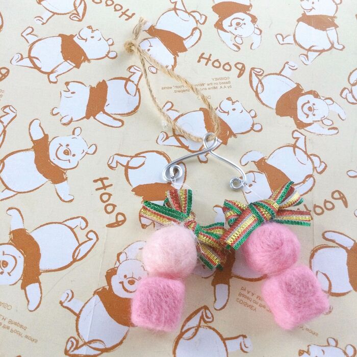 羊毛フェルトでモビール作ってみました。