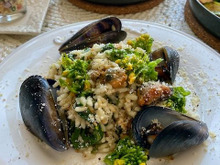 ごちそう感たっぷりなムール貝と菜の花のリゾット