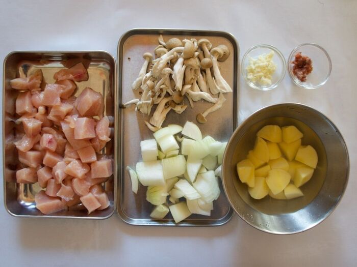 1 材料を切ります。