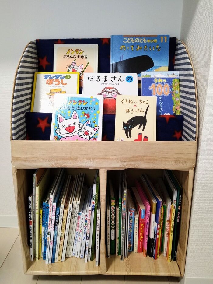 ダンボールと牛乳パックで【 絵本ラック 】作りました!