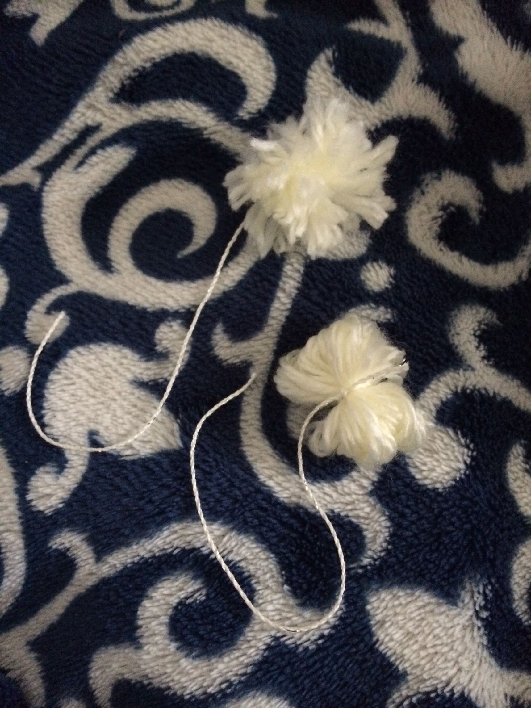 毛糸のポンポンを作る