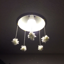 毛糸のポンポンを手作り→室内に温かみちょいプラス