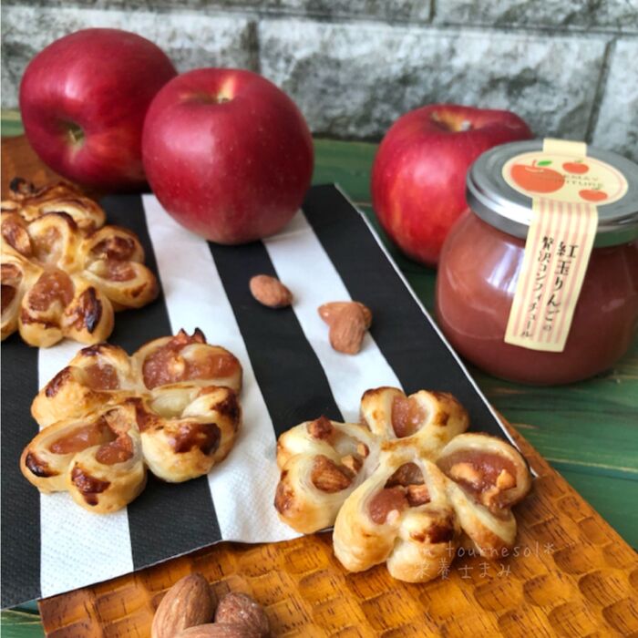 【おやつやプレゼントに】紅玉りんごとアーモンドのクローバーパイ