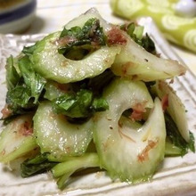 ポリ袋で時短簡単♪ セロリのおかか白だし漬け