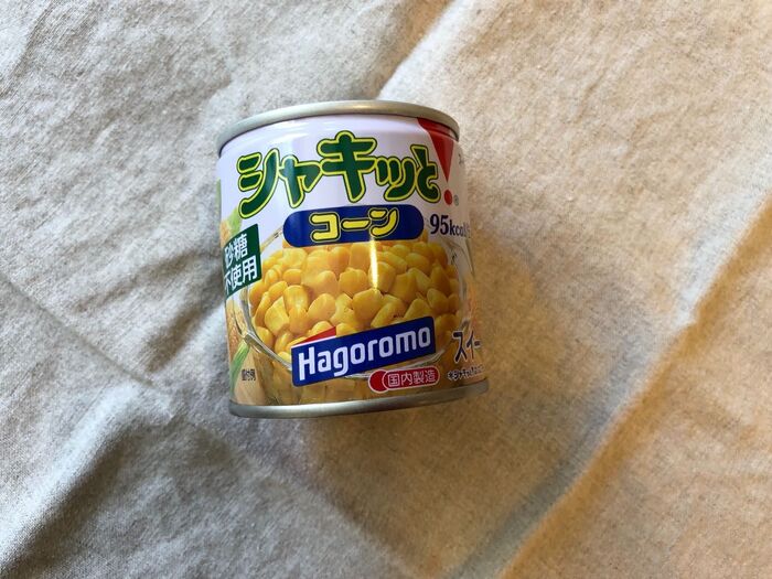 たったこれだけ!コーン缶の水切りを楽にする方法