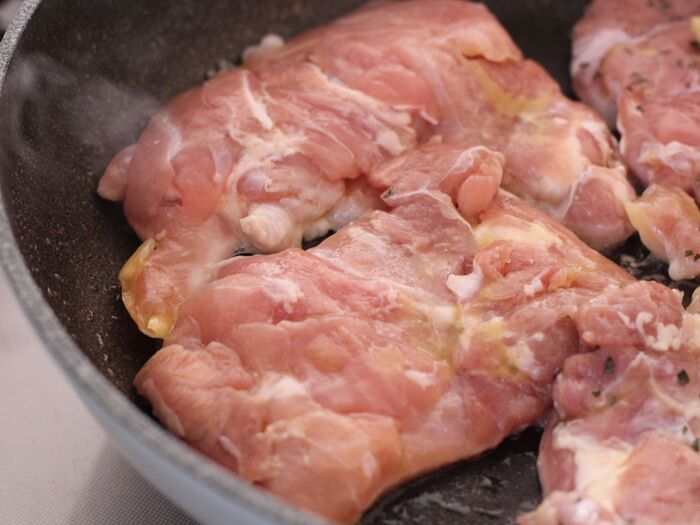 解凍して加熱する。