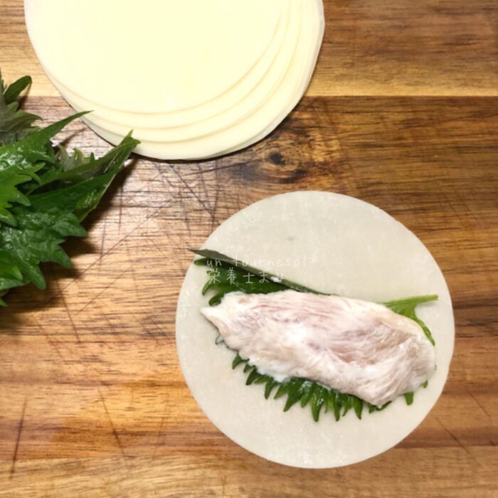 ③餃子の皮で包む