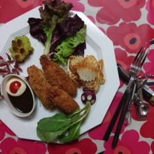 今日のoneplate、偽カニコロッケ、里芋チップ、ロマネスコ&レタス 🍴💚🍴💛🍴💜