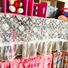 レースのカーテンで可愛く目隠し♪