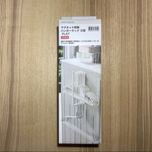 〈ニトリ〉貼るだけ簡単!洗濯グッズが掛けられるハンガーラック