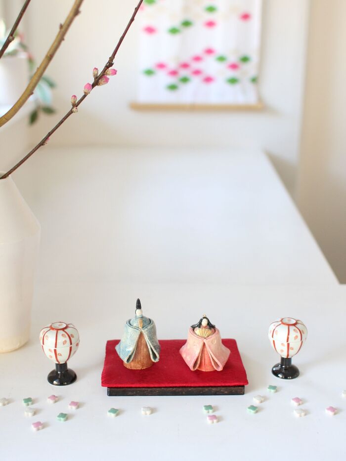 菱餅の手ぬぐいにあわせて、お花のタイルをちりばめてみる