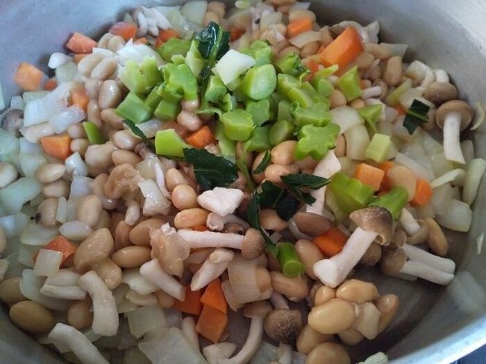 野菜をいためる。