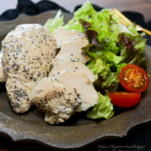 サラダチキン・粗挽き黒胡椒味。