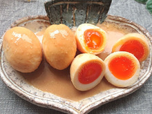 見た目も味も魅力的すぎる♪味噌とみりん漬け煮卵