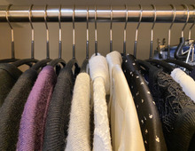 ダブルクリップが使える!クローゼットの収納力を倍増させる裏ワザとは?