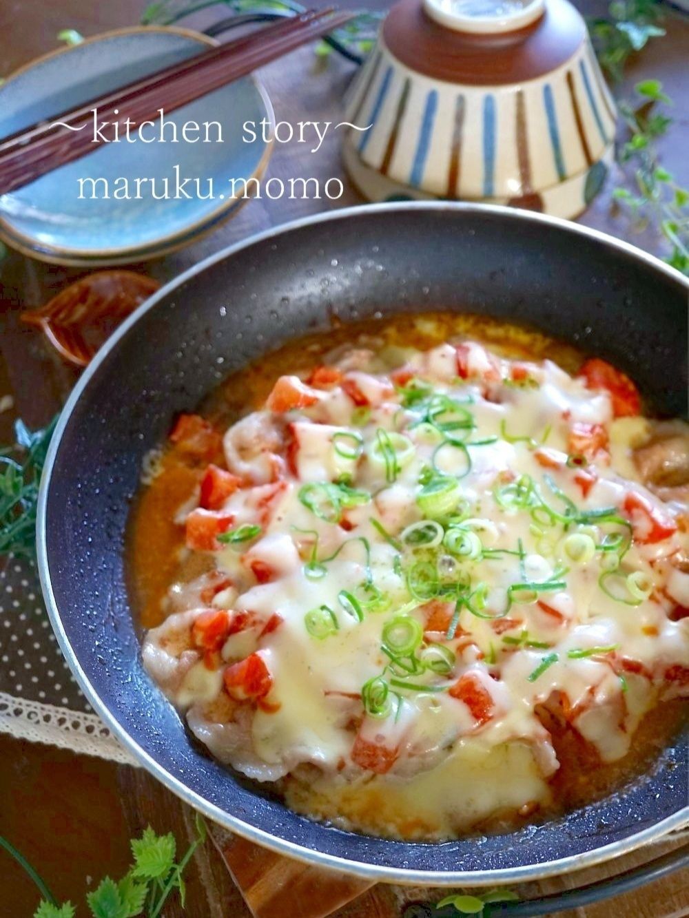 フライパンでパパっと簡単♪豚肉とトマトのチーズ焼き