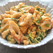 レンジで簡単♪ふわふわ卵のねぎ入りちくわ丼(節約)