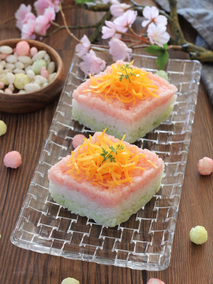ひな祭りに♪牛乳パックでできる菱餅寿司