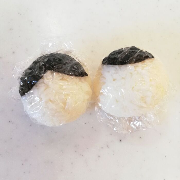 ③海苔を巻きます。