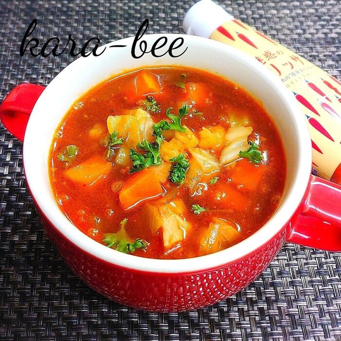 旨味たっぷり具沢山♪魅惑のレッドカレースープ