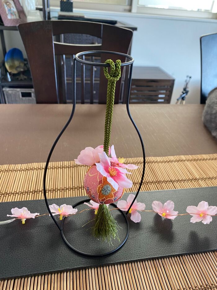 桜ちりめんボール、どうやって飾る??
