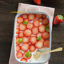 いちごたっぷり!口溶けなめらか濃厚ミルクプリン