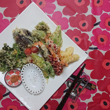 春の天ぷらとエビの衣揚げ、2種類の塩で・・・・