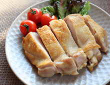 簡単なのにウマすぎ♪鶏肉の皮をパリパリに焼く方法とは?