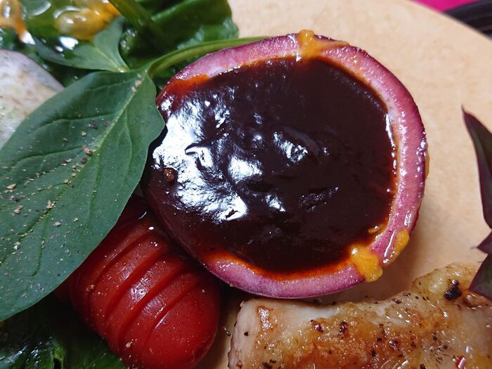 チキンのソースは、洋食屋風のデミソース(パッションFのケースに・・・)