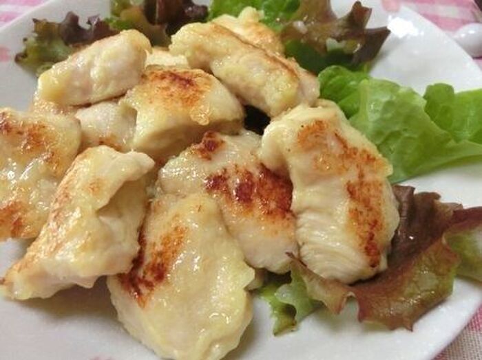 しっとりやわらか♪ 失敗知らず☆ 鶏むねの塩麹にんにくマヨ焼き