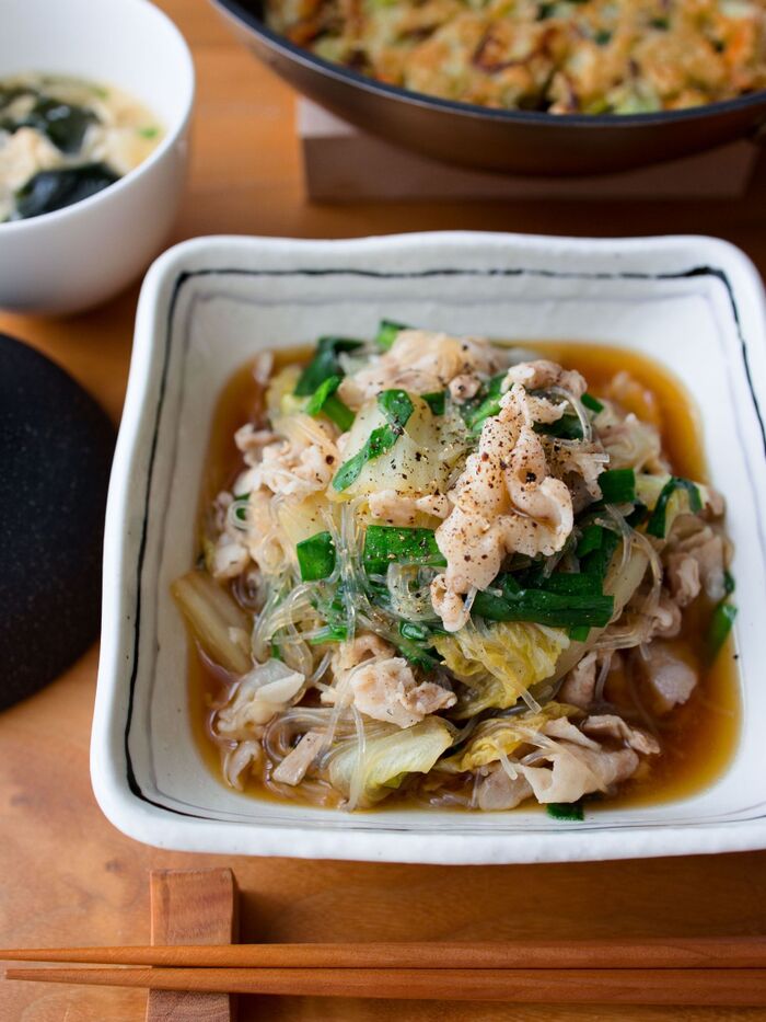 白菜とにらと豚肉の中華風春雨煮。【煮て混ぜるだけ!白菜や春雨にも味しみ】