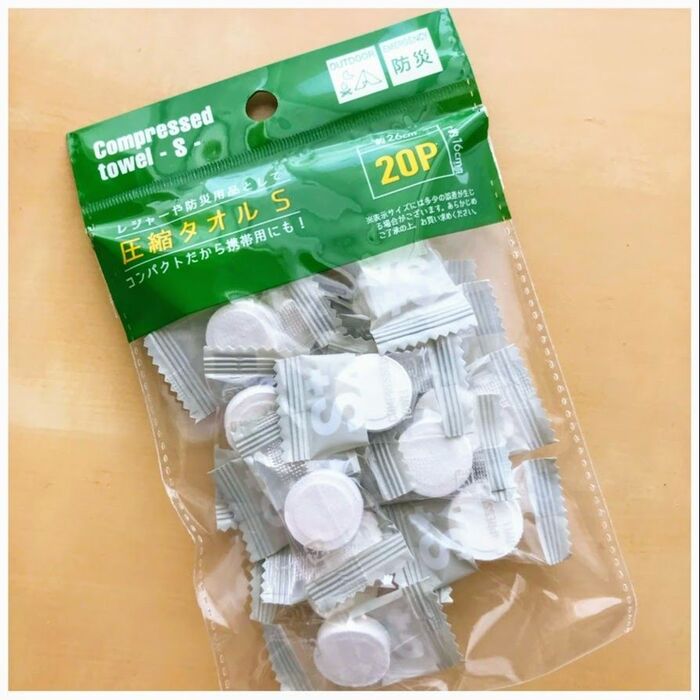 少量の水で広がる圧縮タオル。備えあれば憂いなし!