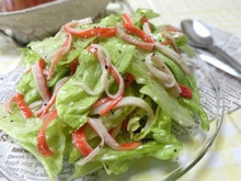 たったコレだけでヤミツキ♪ レタスとカニかまのうま塩サラダ