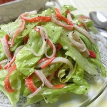 たったコレだけでヤミツキ♪ レタスとカニかまのうま塩サラダ