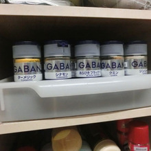 スパイスはトレイに入れて、引き出して使うと便利♪