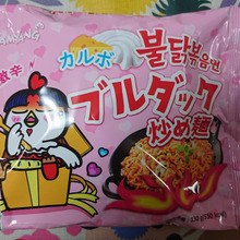 韓国発大人気インスタント麺でピリ辛のカルボナーラ風味がおいしいと評判の麺。