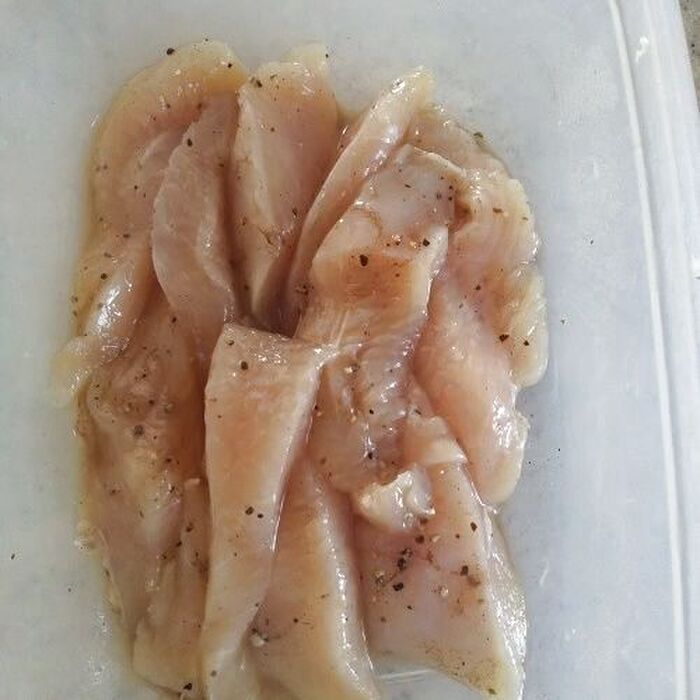 ピクルス液に一晩漬けた鶏肉