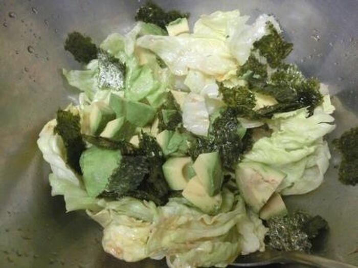 4.アボカドと海苔も入れる