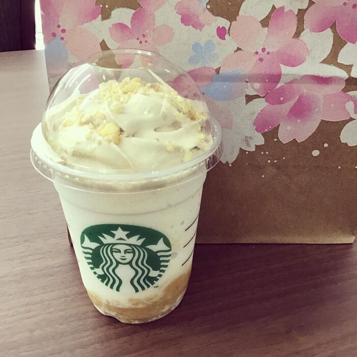 バナナぎっしり!バナナンアーモンドミルクフラペチーノ