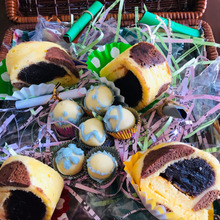 イースターエッグとキリン柄のケーキ